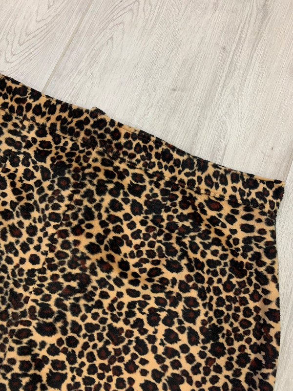 Spódnica w panterkę L