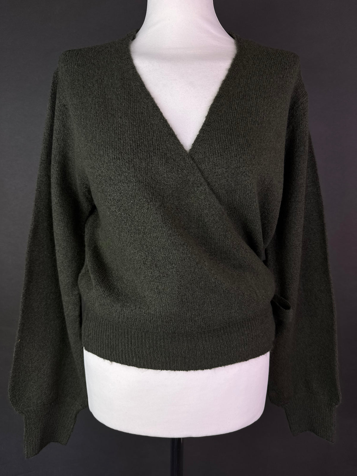 Sweter z wiązaniem XL