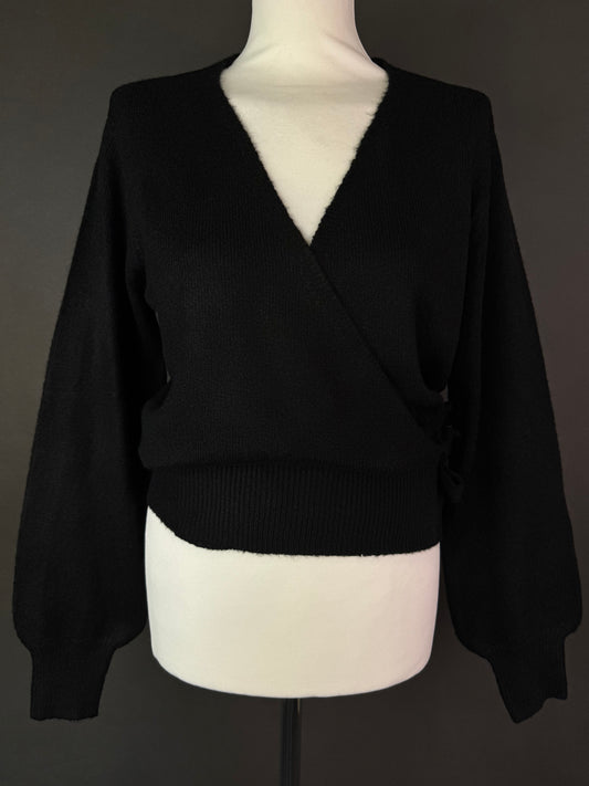 Sweter z wiązaniem M
