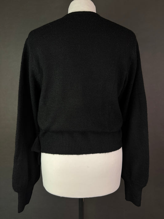 Sweter z wiązaniem M