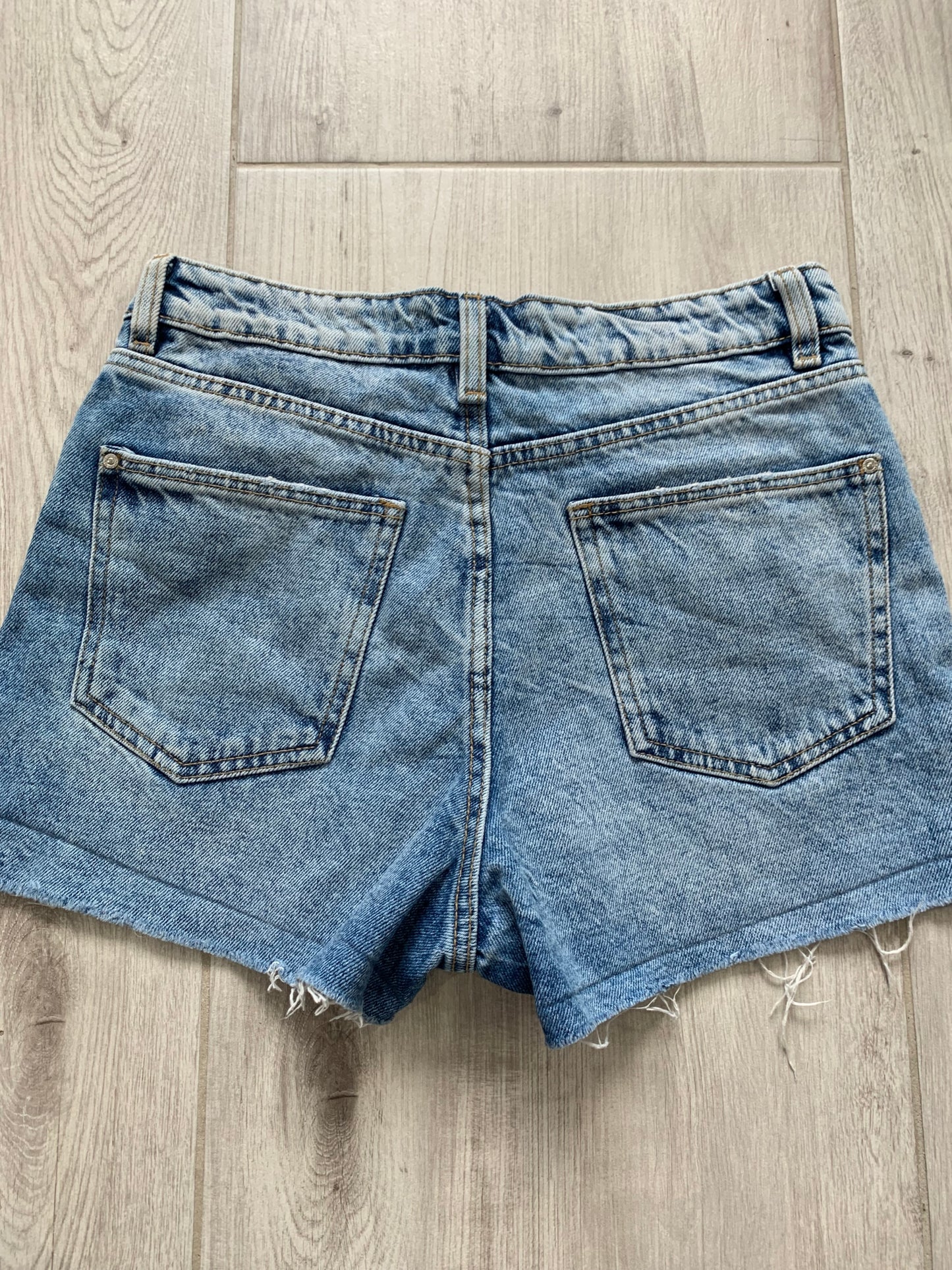Krótkie spodenki jeansowe XS