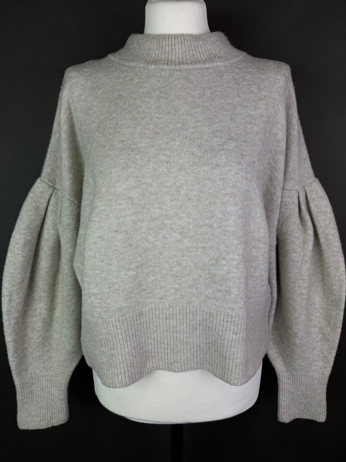Sweter z bufiastymi rękawami M
