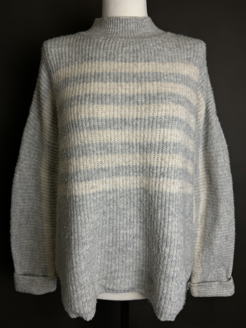 Sweter M