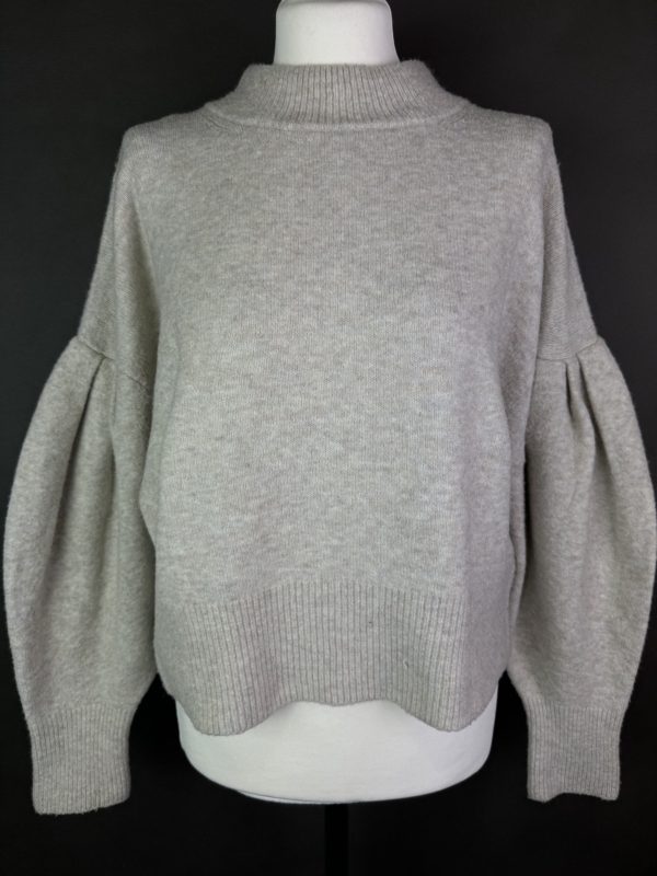 Sweter z bufiastymi rękawami M