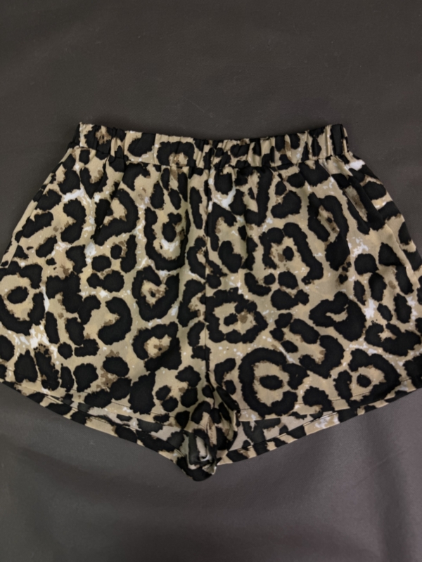 Krótkie spodenki w panterkę S