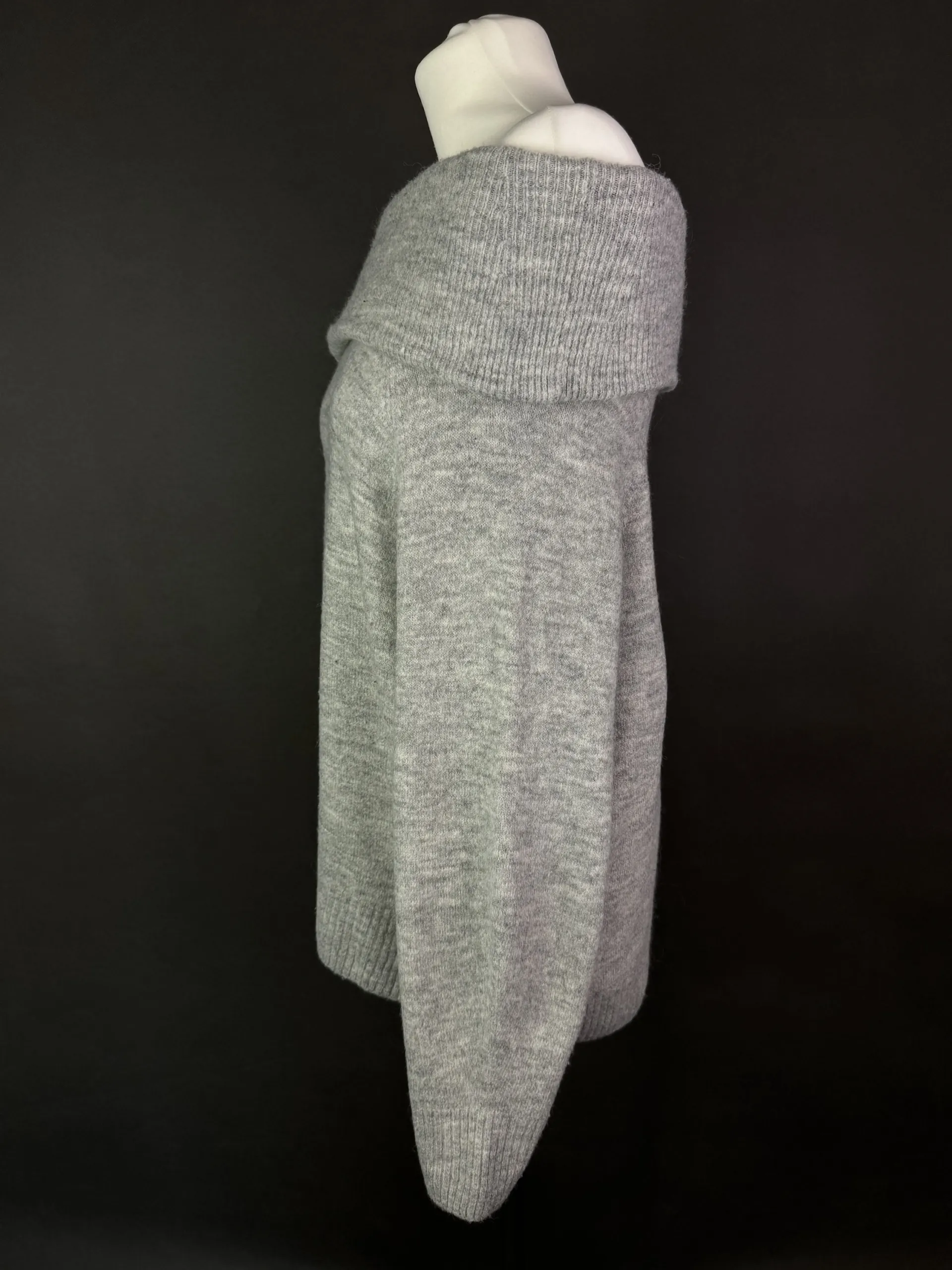 Sweter z odkrytymi ramionami M - obrazek 2